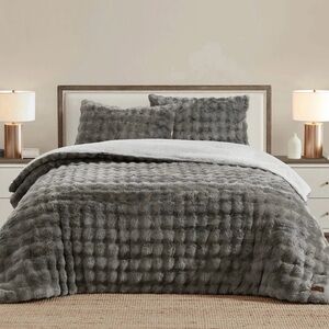 FRYE QUEEN Luxury Bubble Faux Fur Comforter 3 Piece Set, Gray - Reversible